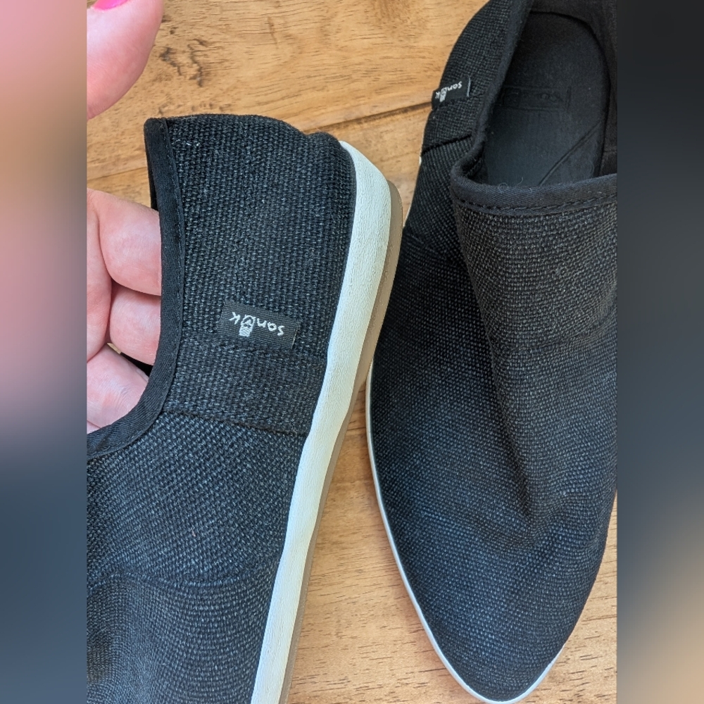 Sanuk Pointed Toe Black Canvas Shoes - Picture 6 of 10